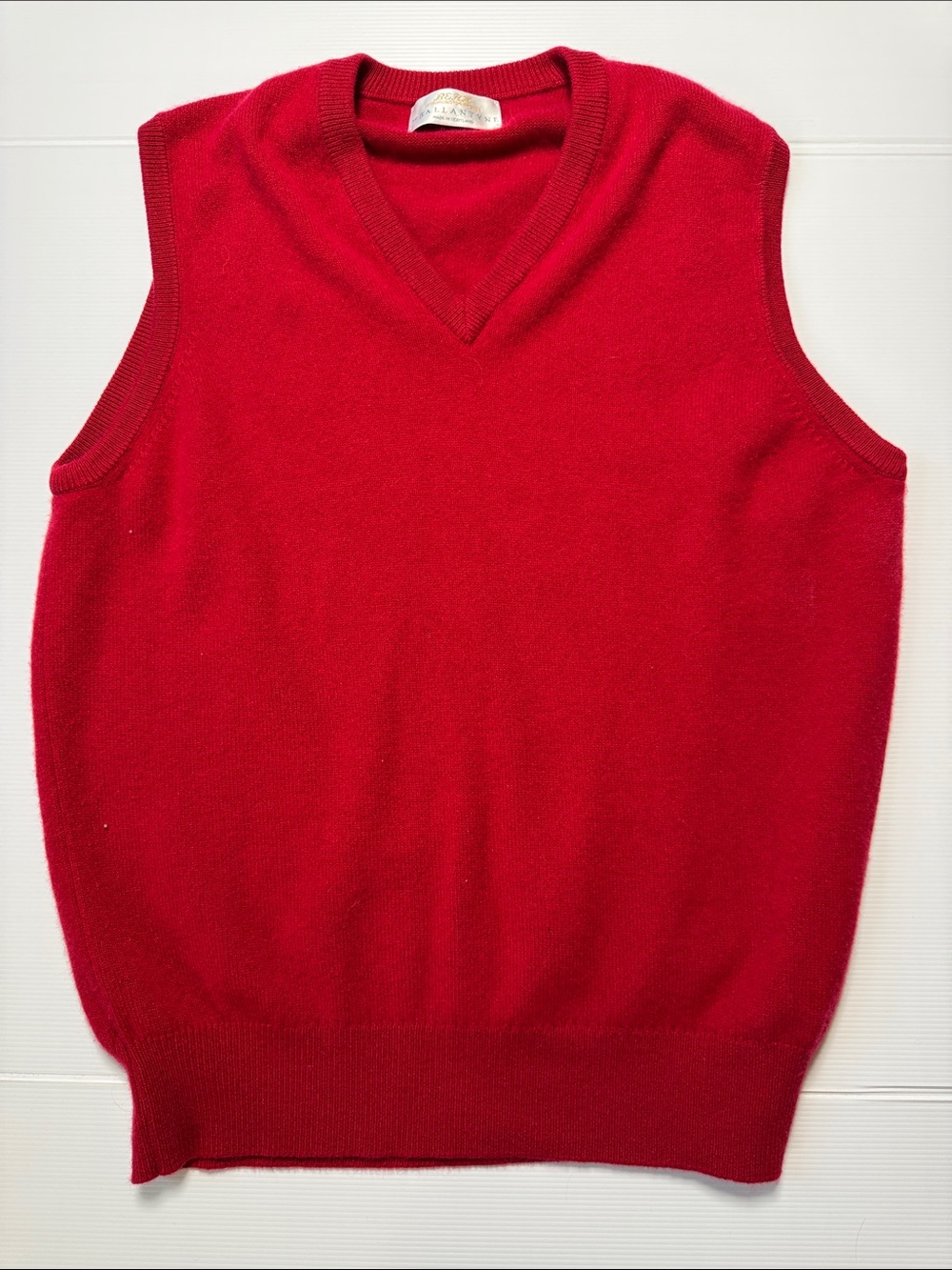 BALLANTYNE Berk of Burlington Men's Red V-Neck Sweater Vest Scotland Cashmere LG